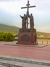 Петропавловск-Камчатский. Памятник апостолам Петру и Павлу.