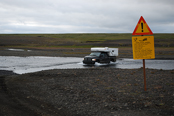 Полноприводные автомобили 4WD (внедорожники) позволяют легко форсировать броды, которыми изобилуют реки Исландии