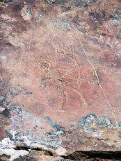 На правом берегу реки Чуя расположено знаменитое скопление петроглифов (наскальных рисунков) на скале Калбак-Таш