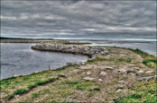 Валунная дамба на остров Большая Муксалма - третий по величине в Соловецком архипелаге